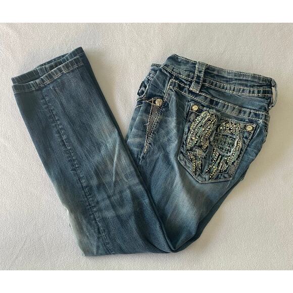 Miss Me Signature Crop Embellished Gems Jeans (27-28”Wx24”L) Style #: JE8664C# - Picture 4 of 10